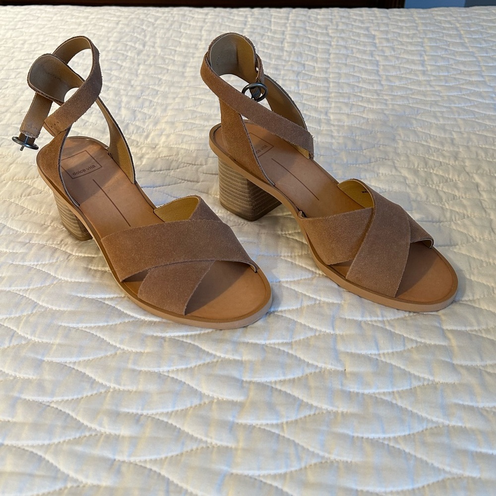 Dolce Vita Rio Tan Suede Block Heel Sandals.  Size 10
